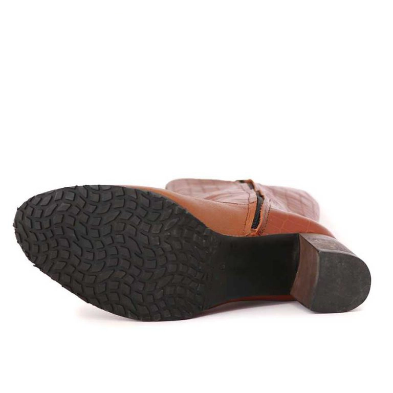 delsa-women-boots-model-hcopy.webp
